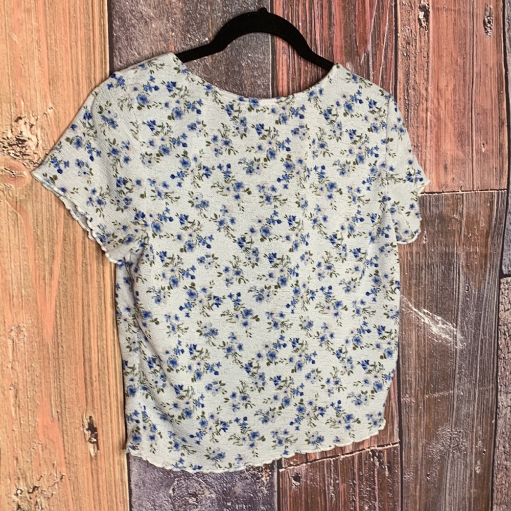 Almost Famous Tie-Front Floral Top Set ✨3/$25 SALE✨ - Picture 2 of 7